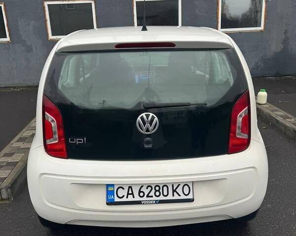 Белый Фольксваген Ап, объемом двигателя 1 л и пробегом 130 тыс. км за 6600 $, фото 1 на Automoto.ua