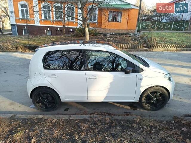 Фольксваген Ап 2013 в Каменце-Подольском на Automoto.ua Белый Фольксваген Ап, объемом двигателя 1 л и пробегом 190 тыс. км за 5600 $, фото 5 на Automoto.ua