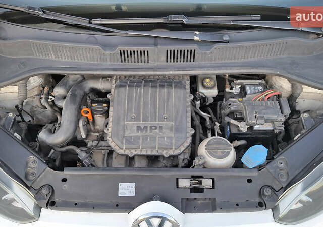 Белый Фольксваген Ап, объемом двигателя 1 л и пробегом 300 тыс. км за 4550 $, фото 9 на Automoto.ua