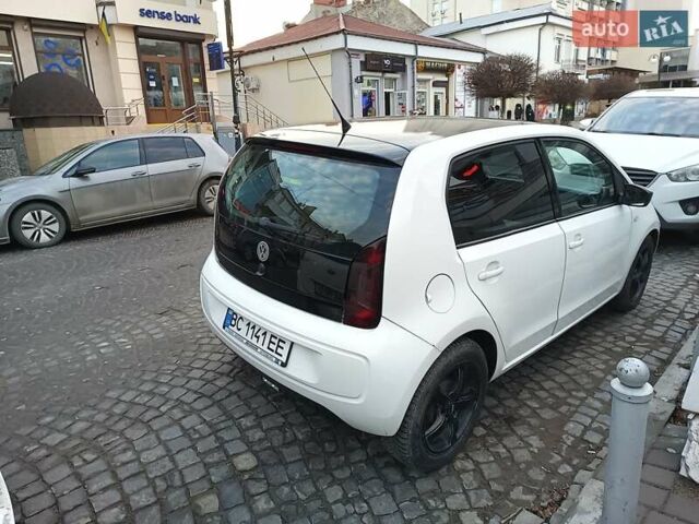 Фольксваген Ап 2013 в Каменце-Подольском на Automoto.ua Белый Фольксваген Ап, объемом двигателя 1 л и пробегом 190 тыс. км за 5600 $, фото 1 на Automoto.ua