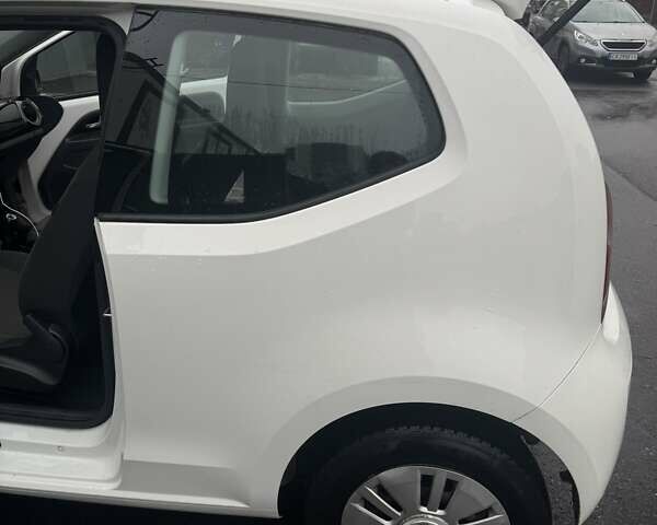 Белый Фольксваген Ап, объемом двигателя 1 л и пробегом 130 тыс. км за 7000 $, фото 6 на Automoto.ua