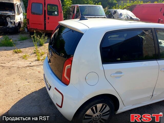 Белый Фольксваген Ап, объемом двигателя 65 л и пробегом 177 тыс. км за 7000 $, фото 9 на Automoto.ua