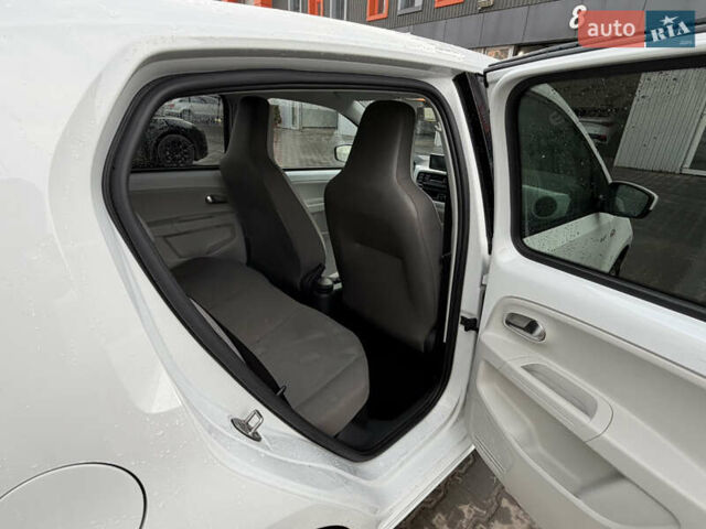 Белый Фольксваген Ап, объемом двигателя 0 л и пробегом 38 тыс. км за 5999 $, фото 16 на Automoto.ua