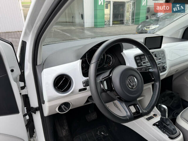 Белый Фольксваген Ап, объемом двигателя 0 л и пробегом 38 тыс. км за 5999 $, фото 10 на Automoto.ua