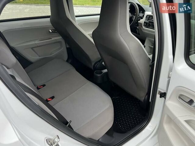 Белый Фольксваген Ап, объемом двигателя 0 л и пробегом 82 тыс. км за 5950 $, фото 26 на Automoto.ua