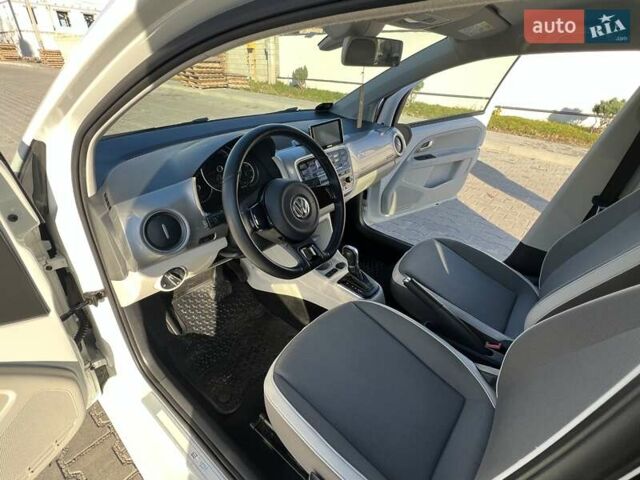 Белый Фольксваген Ап, объемом двигателя 0 л и пробегом 82 тыс. км за 5950 $, фото 16 на Automoto.ua