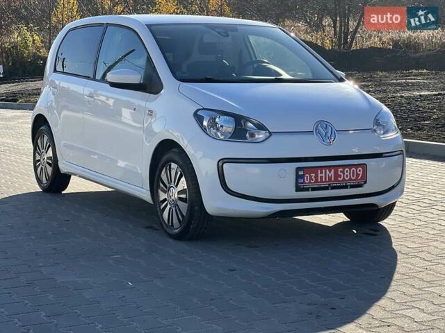 Белый Фольксваген Ап, объемом двигателя 0 л и пробегом 82 тыс. км за 5950 $, фото 5 на Automoto.ua