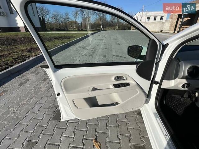 Белый Фольксваген Ап, объемом двигателя 0 л и пробегом 82 тыс. км за 5950 $, фото 14 на Automoto.ua