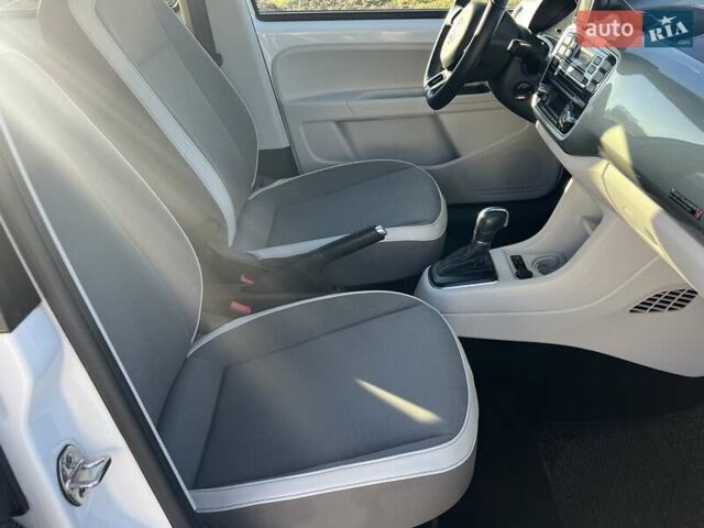 Белый Фольксваген Ап, объемом двигателя 0 л и пробегом 82 тыс. км за 5950 $, фото 18 на Automoto.ua