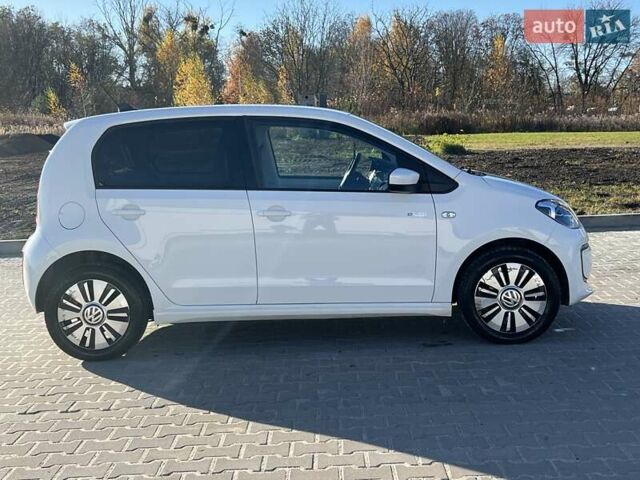 Белый Фольксваген Ап, объемом двигателя 0 л и пробегом 82 тыс. км за 5950 $, фото 2 на Automoto.ua