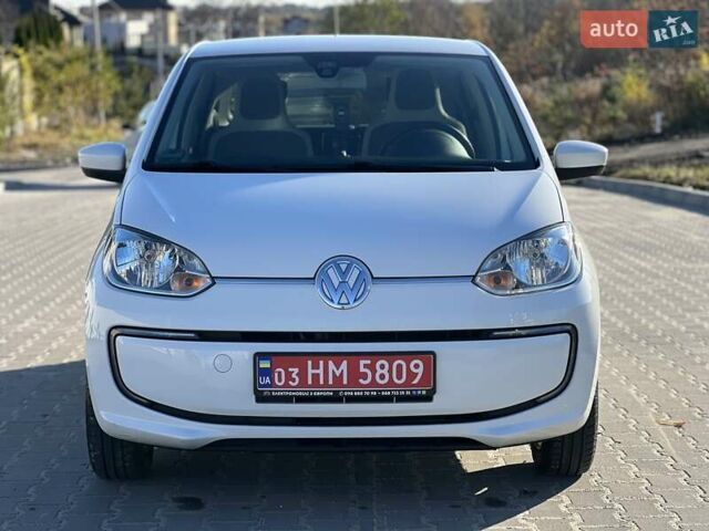 Белый Фольксваген Ап, объемом двигателя 0 л и пробегом 82 тыс. км за 5950 $, фото 1 на Automoto.ua