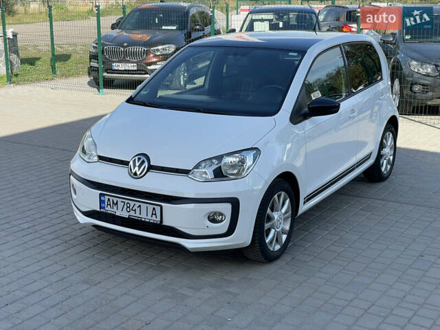 Білий Фольксваген Ап, об'ємом двигуна 1 л та пробігом 144 тис. км за 7699 $, фото 1 на Automoto.ua