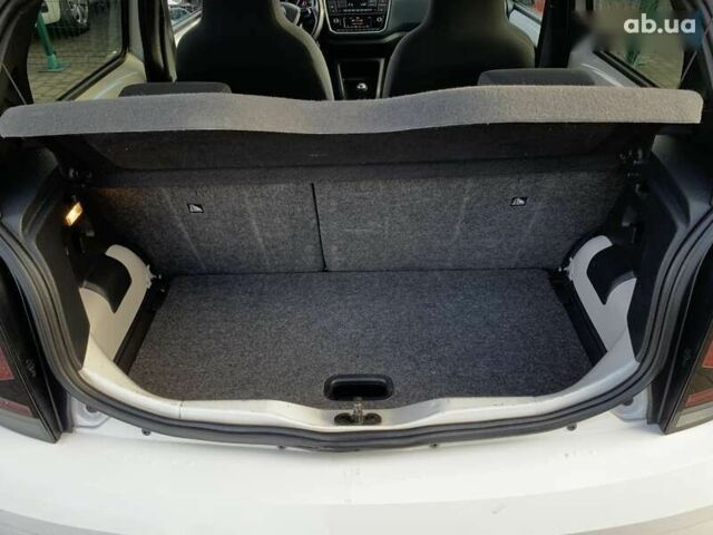 Белый Фольксваген Ап, объемом двигателя 1 л и пробегом 144 тыс. км за 6999 $, фото 27 на Automoto.ua