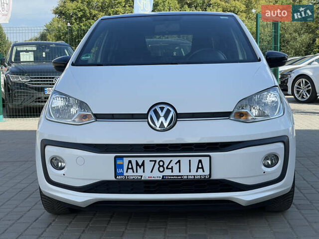 Білий Фольксваген Ап, об'ємом двигуна 1 л та пробігом 144 тис. км за 7699 $, фото 4 на Automoto.ua