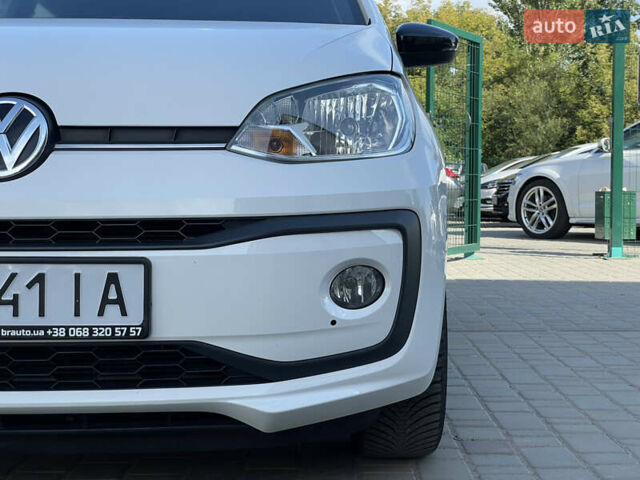 Білий Фольксваген Ап, об'ємом двигуна 1 л та пробігом 144 тис. км за 7699 $, фото 6 на Automoto.ua
