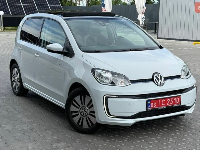 Белый Фольксваген Ап, объемом двигателя 0 л и пробегом 121 тыс. км за 8250 $, фото 1 на Automoto.ua