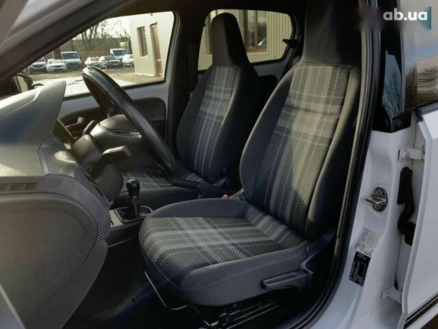 Белый Фольксваген Ап, объемом двигателя 1 л и пробегом 144 тыс. км за 6999 $, фото 24 на Automoto.ua