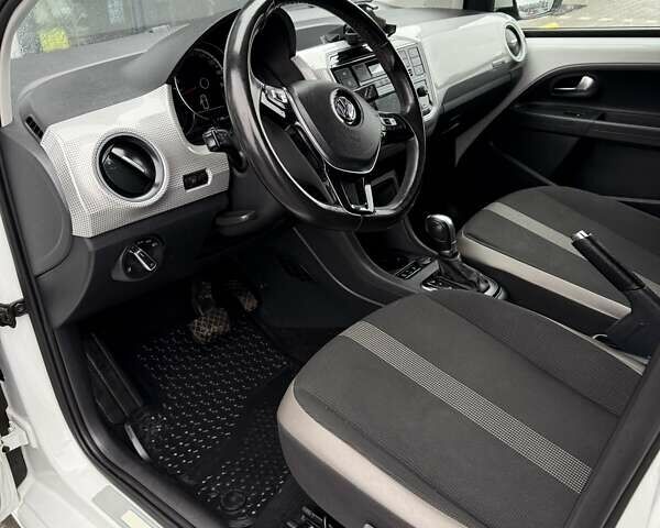 Белый Фольксваген Ап, объемом двигателя 0 л и пробегом 78 тыс. км за 8499 $, фото 14 на Automoto.ua