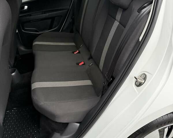 Белый Фольксваген Ап, объемом двигателя 0 л и пробегом 78 тыс. км за 8499 $, фото 20 на Automoto.ua