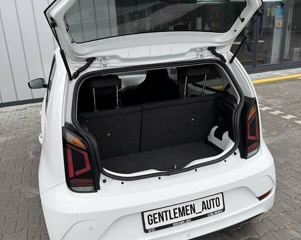 Белый Фольксваген Ап, объемом двигателя 0 л и пробегом 78 тыс. км за 8499 $, фото 21 на Automoto.ua