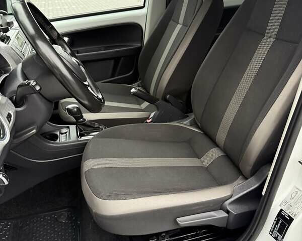 Белый Фольксваген Ап, объемом двигателя 0 л и пробегом 78 тыс. км за 8499 $, фото 15 на Automoto.ua