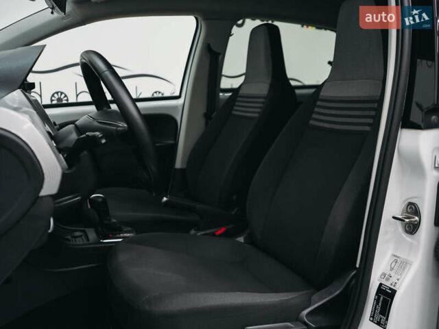 Белый Фольксваген Ап, объемом двигателя 0 л и пробегом 54 тыс. км за 10539 $, фото 30 на Automoto.ua