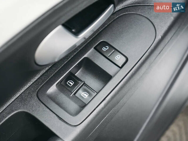 Белый Фольксваген Ап, объемом двигателя 0 л и пробегом 54 тыс. км за 10539 $, фото 31 на Automoto.ua