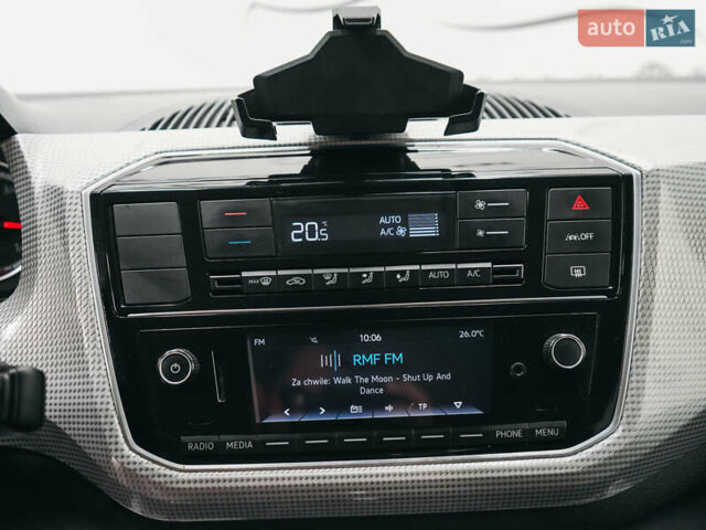 Белый Фольксваген Ап, объемом двигателя 0 л и пробегом 54 тыс. км за 10539 $, фото 41 на Automoto.ua