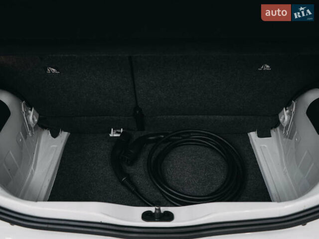 Белый Фольксваген Ап, объемом двигателя 0 л и пробегом 54 тыс. км за 10539 $, фото 48 на Automoto.ua