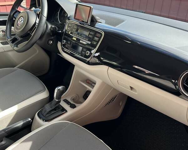 Черный Фольксваген Ап, объемом двигателя 0 л и пробегом 90 тыс. км за 7400 $, фото 14 на Automoto.ua