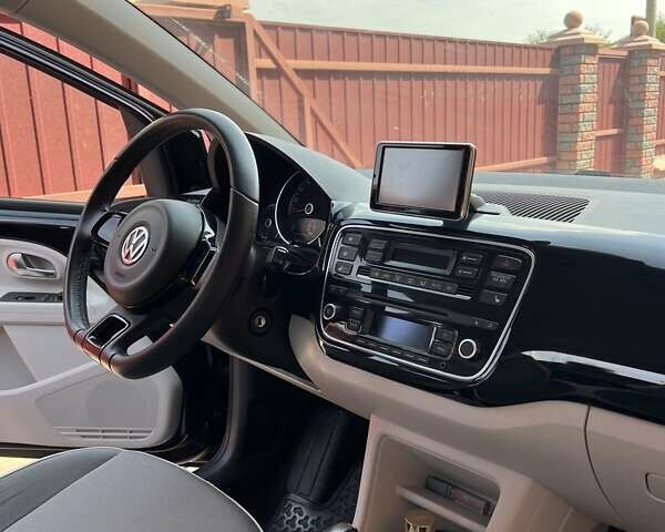 Черный Фольксваген Ап, объемом двигателя 0 л и пробегом 90 тыс. км за 7400 $, фото 4 на Automoto.ua