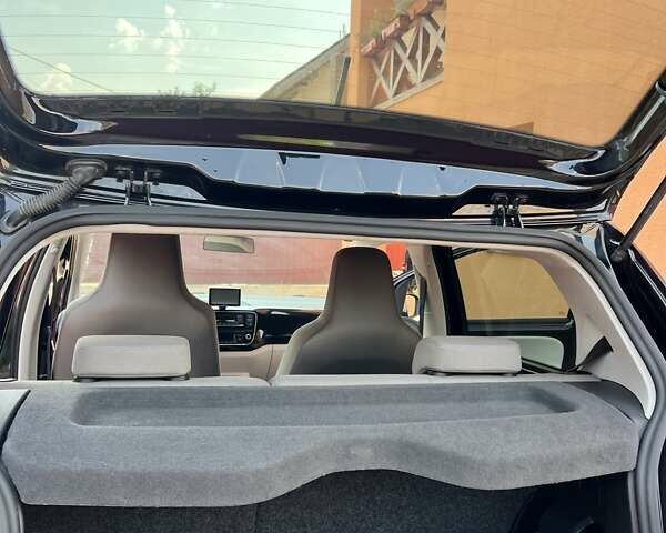 Черный Фольксваген Ап, объемом двигателя 0 л и пробегом 90 тыс. км за 7400 $, фото 10 на Automoto.ua