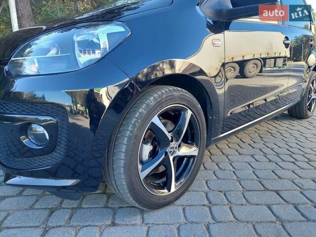 Черный Фольксваген Ап, объемом двигателя 1 л и пробегом 41 тыс. км за 6300 $, фото 5 на Automoto.ua