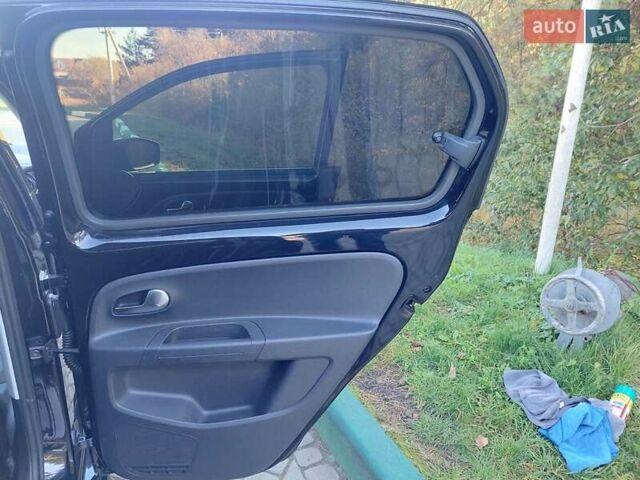 Черный Фольксваген Ап, объемом двигателя 1 л и пробегом 41 тыс. км за 6300 $, фото 24 на Automoto.ua