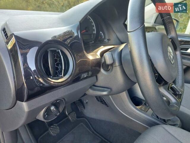 Черный Фольксваген Ап, объемом двигателя 1 л и пробегом 41 тыс. км за 6300 $, фото 33 на Automoto.ua