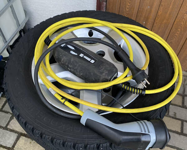 Чорний Фольксваген Ап, об'ємом двигуна 0 л та пробігом 113 тис. км за 5950 $, фото 45 на Automoto.ua