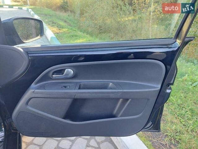 Черный Фольксваген Ап, объемом двигателя 1 л и пробегом 41 тыс. км за 6300 $, фото 22 на Automoto.ua