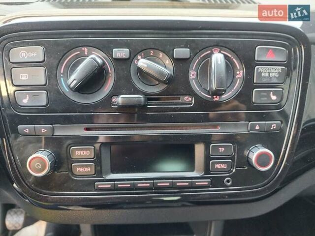 Черный Фольксваген Ап, объемом двигателя 1 л и пробегом 41 тыс. км за 6300 $, фото 49 на Automoto.ua