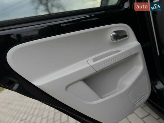 Черный Фольксваген Ап, объемом двигателя 0 л и пробегом 102 тыс. км за 6300 $, фото 9 на Automoto.ua