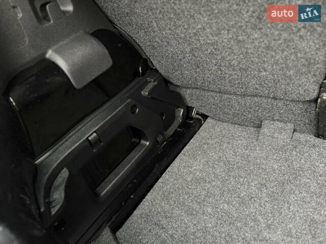 Черный Фольксваген Ап, объемом двигателя 0 л и пробегом 102 тыс. км за 6300 $, фото 14 на Automoto.ua