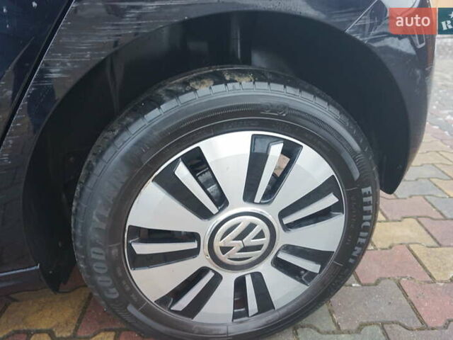 Чорний Фольксваген Ап, об'ємом двигуна 0 л та пробігом 148 тис. км за 5888 $, фото 61 на Automoto.ua