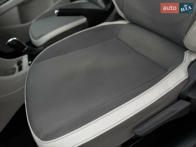 Черный Фольксваген Ап, объемом двигателя 0 л и пробегом 102 тыс. км за 6300 $, фото 45 на Automoto.ua