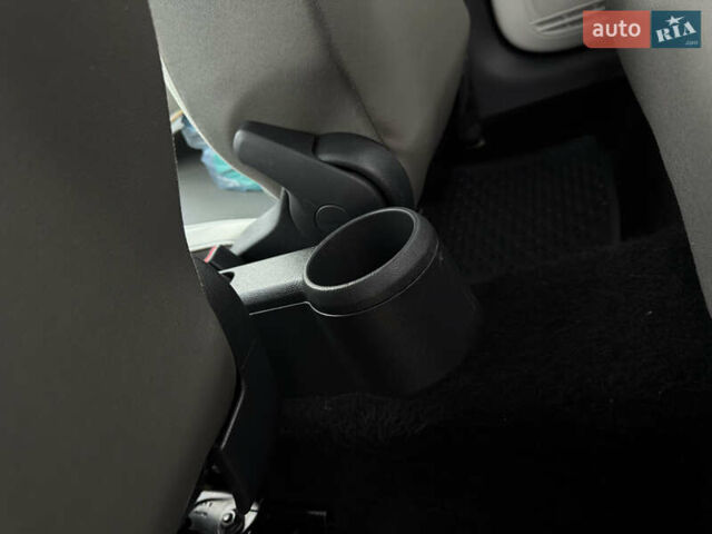 Черный Фольксваген Ап, объемом двигателя 0 л и пробегом 102 тыс. км за 6300 $, фото 8 на Automoto.ua