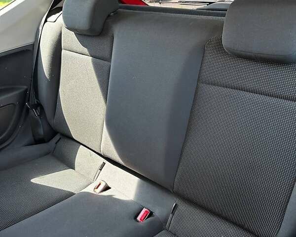 Красный Фольксваген Ап, объемом двигателя 1 л и пробегом 265 тыс. км за 3900 $, фото 12 на Automoto.ua