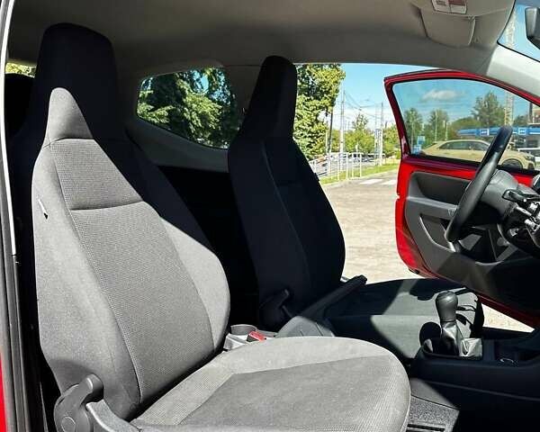 Красный Фольксваген Ап, объемом двигателя 1 л и пробегом 265 тыс. км за 3900 $, фото 3 на Automoto.ua