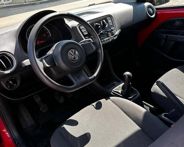 Червоний Фольксваген Ап, об'ємом двигуна 1 л та пробігом 270 тис. км за 3450 $, фото 1 на Automoto.ua