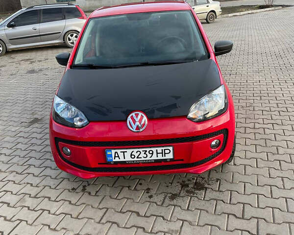 Красный Фольксваген Ап, объемом двигателя 1 л и пробегом 238 тыс. км за 4800 $, фото 1 на Automoto.ua