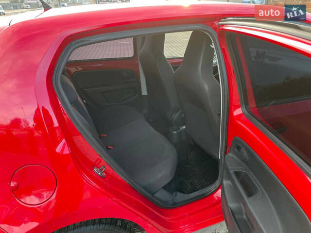 Красный Фольксваген Ап, объемом двигателя 1 л и пробегом 238 тыс. км за 4800 $, фото 5 на Automoto.ua