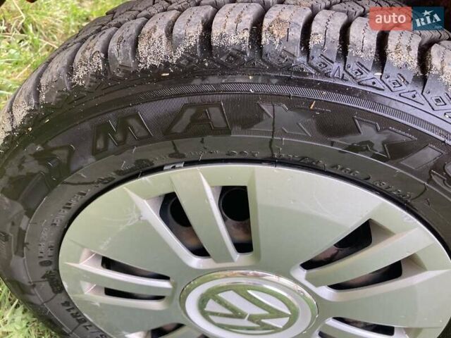 Фольксваген Ап 2013 в Львове на Automoto.ua Красный Фольксваген Ап, объемом двигателя 1 л и пробегом 135 тыс. км за 8183 $, фото 14 на Automoto.ua