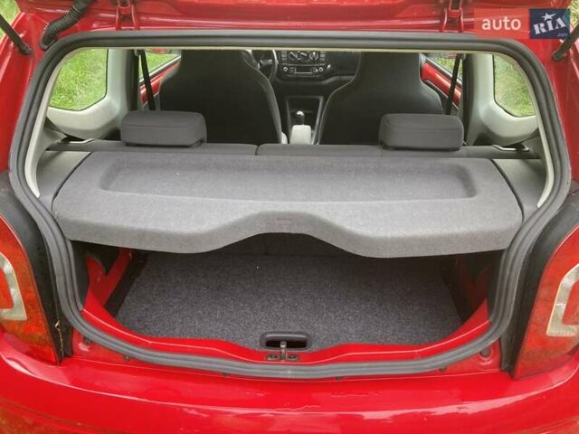 Фольксваген Ап 2013 в Львове на Automoto.ua Красный Фольксваген Ап, объемом двигателя 1 л и пробегом 135 тыс. км за 8183 $, фото 33 на Automoto.ua